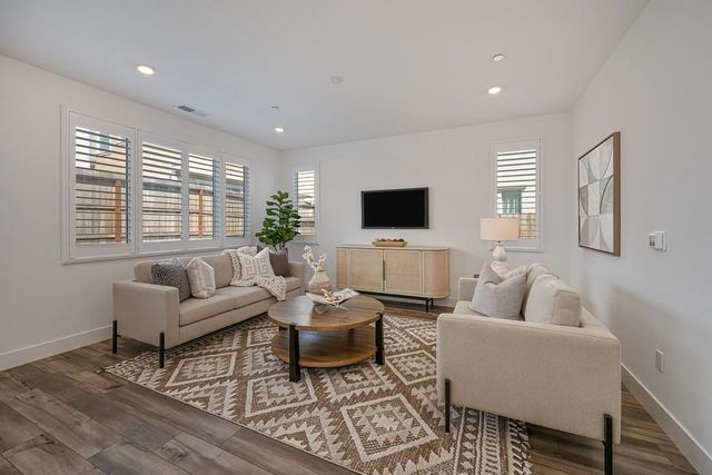 3502 Williamson Dr, Folsom, CA 95630