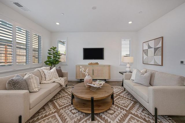 3502 Williamson Dr, Folsom, CA 95630