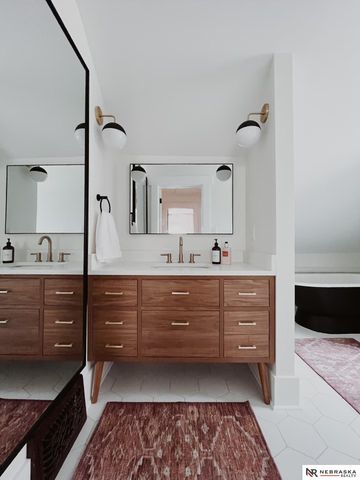 2426 Park Avenue, Lincoln, NE 68502