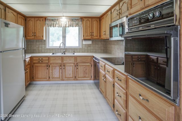 1665 Woodside Drive, East Lansing, MI 48823