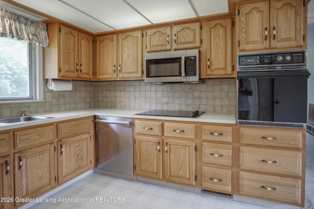 1665 Woodside Drive, East Lansing, MI 48823