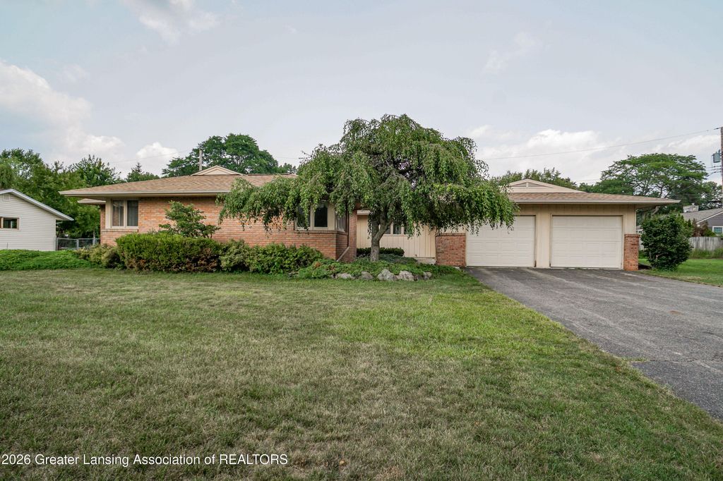 1665 Woodside Drive, East Lansing, MI 48823