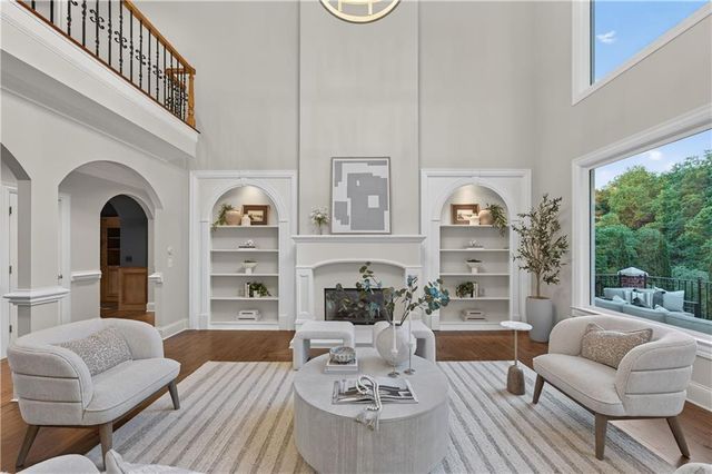 1055 Hedgerose Lane, Roswell, GA 30075
