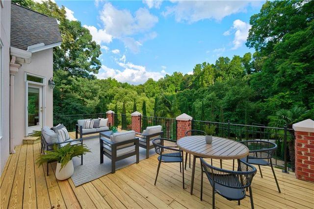 1055 Hedgerose Lane, Roswell, GA 30075