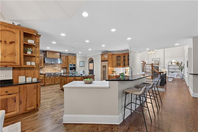 1055 Hedgerose Lane, Roswell, GA 30075