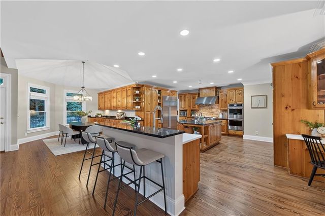 1055 Hedgerose Lane, Roswell, GA 30075