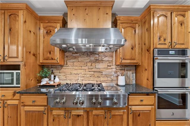 1055 Hedgerose Lane, Roswell, GA 30075