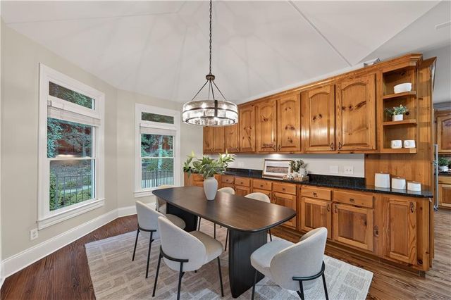 1055 Hedgerose Lane, Roswell, GA 30075
