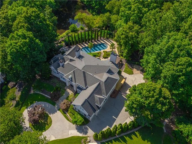 1055 Hedgerose Lane, Roswell, GA 30075