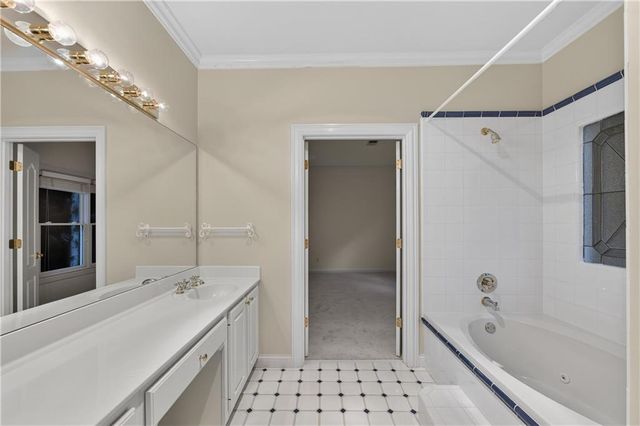 1055 Hedgerose Lane, Roswell, GA 30075