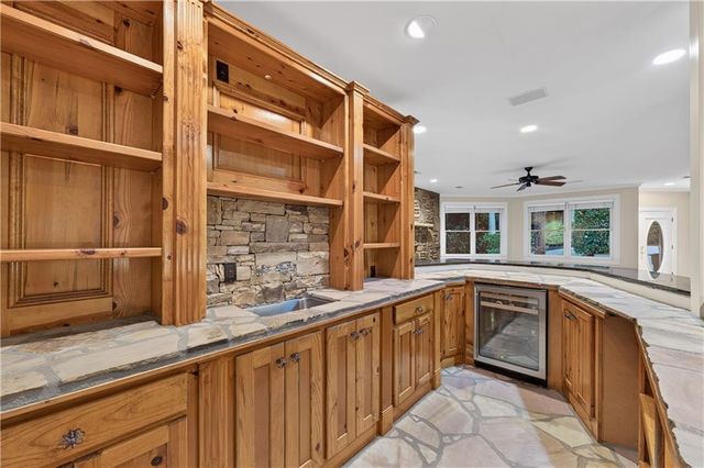 1055 Hedgerose Lane, Roswell, GA 30075