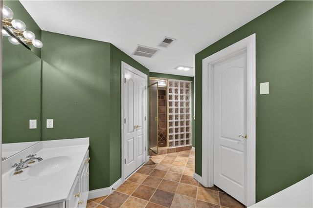 1055 Hedgerose Lane, Roswell, GA 30075