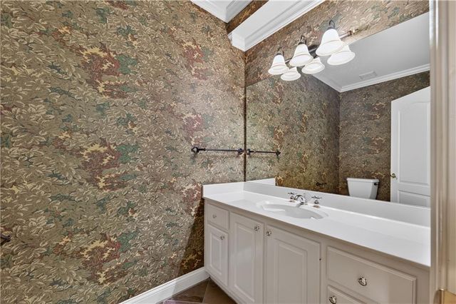 1055 Hedgerose Lane, Roswell, GA 30075