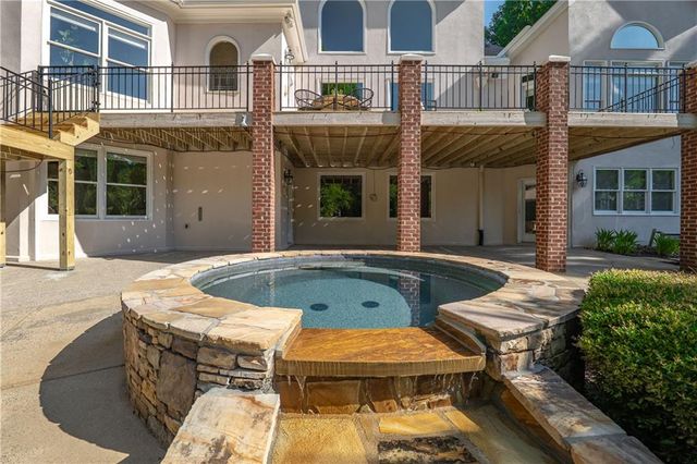 1055 Hedgerose Lane, Roswell, GA 30075