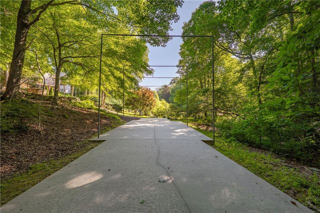 1055 Hedgerose Lane, Roswell, GA 30075