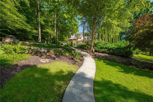 1055 Hedgerose Lane, Roswell, GA 30075