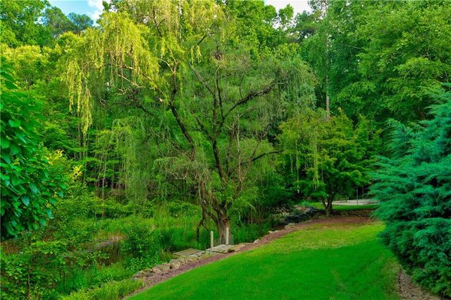 1055 Hedgerose Lane, Roswell, GA 30075
