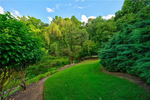 1055 Hedgerose Lane, Roswell, GA 30075