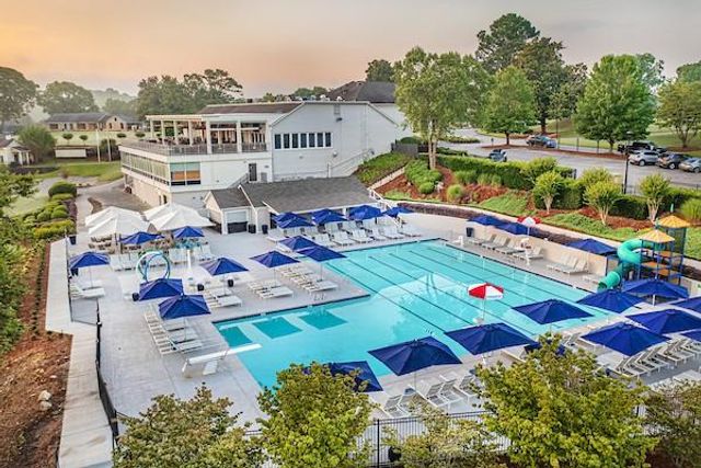1055 Hedgerose Lane, Roswell, GA 30075