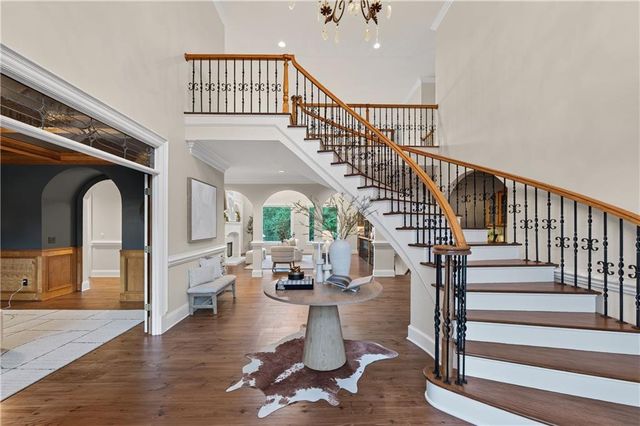 1055 Hedgerose Lane, Roswell, GA 30075