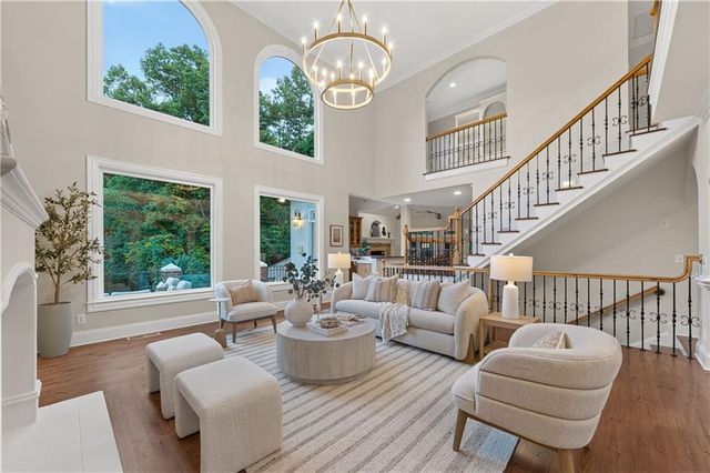 1055 Hedgerose Lane, Roswell, GA 30075