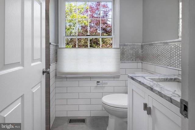 2 CLARENDON CT, Princeton Junction, NJ 08550