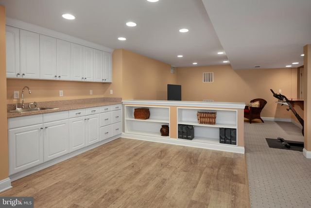 2 CLARENDON CT, Princeton Junction, NJ 08550