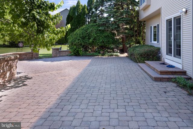 2 CLARENDON CT, Princeton Junction, NJ 08550