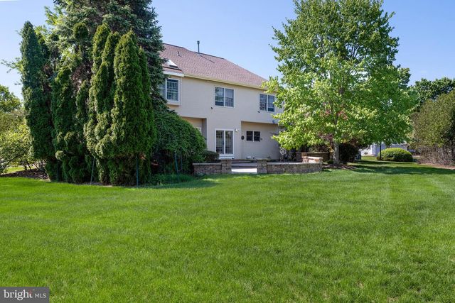 2 CLARENDON CT, Princeton Junction, NJ 08550