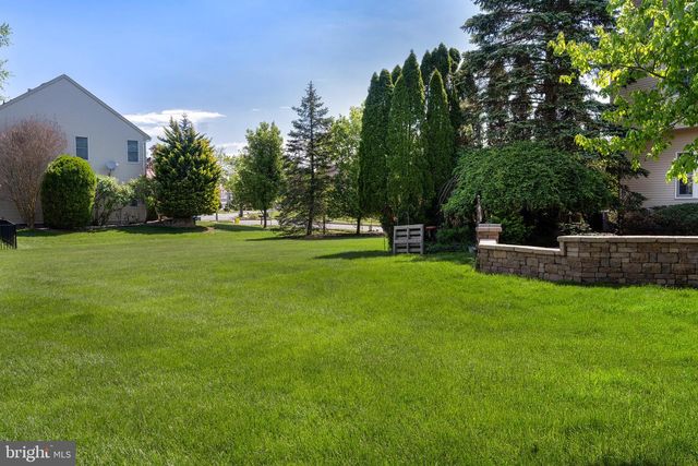 2 CLARENDON CT, Princeton Junction, NJ 08550