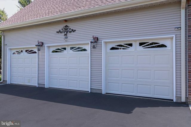 2 CLARENDON CT, Princeton Junction, NJ 08550