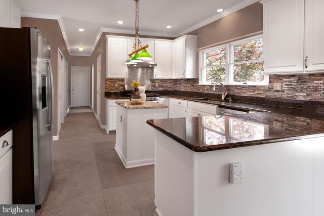 2 CLARENDON CT, Princeton Junction, NJ 08550