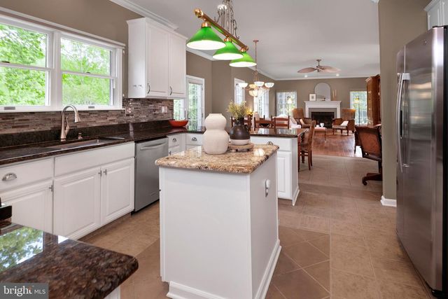 2 CLARENDON CT, Princeton Junction, NJ 08550