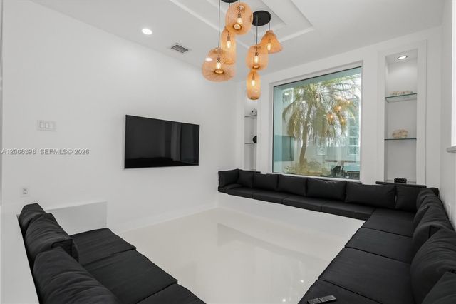 16203 NW 82nd Place, Miami Lakes, FL 33016