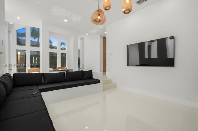 16203 NW 82nd Place, Miami Lakes, FL 33016