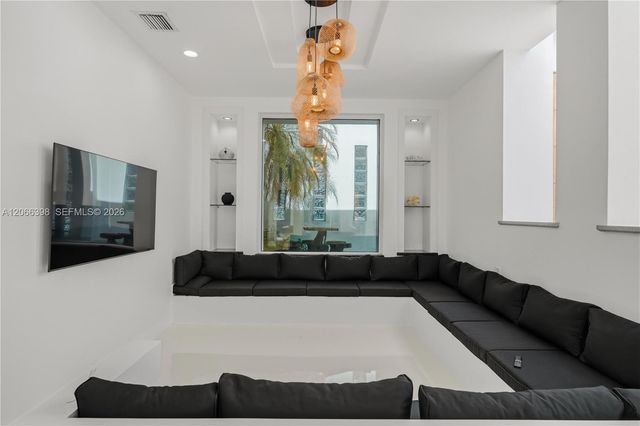 16203 NW 82nd Place, Miami Lakes, FL 33016