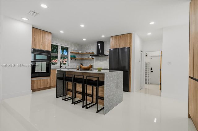 16203 NW 82nd Place, Miami Lakes, FL 33016
