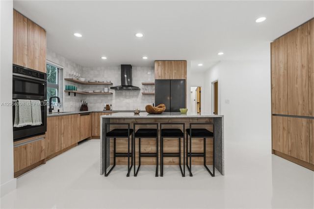 16203 NW 82nd Place, Miami Lakes, FL 33016
