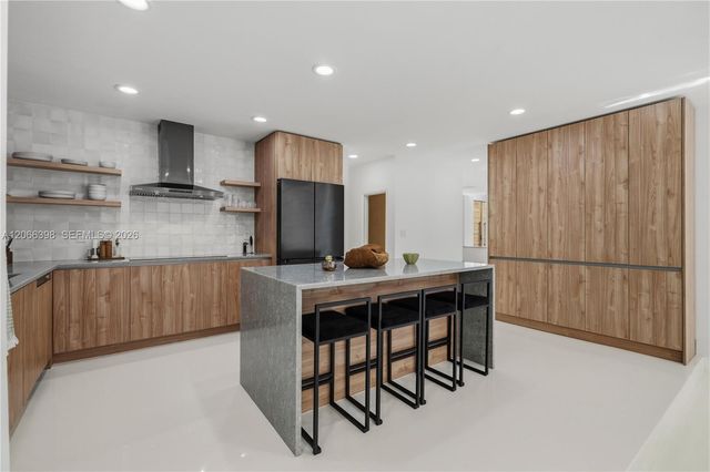 16203 NW 82nd Place, Miami Lakes, FL 33016