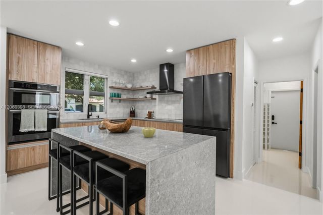 16203 NW 82nd Place, Miami Lakes, FL 33016