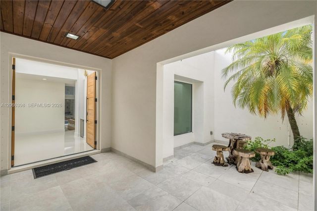 16203 NW 82nd Place, Miami Lakes, FL 33016