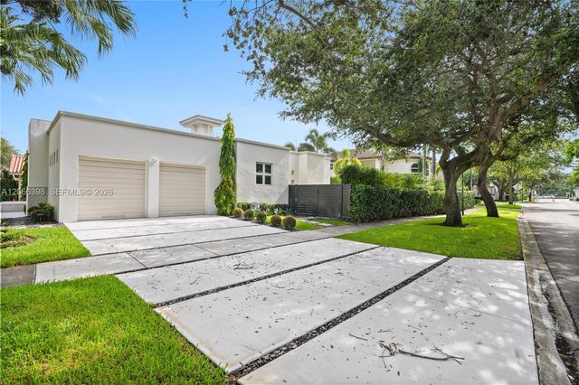 16203 NW 82nd Place, Miami Lakes, FL 33016