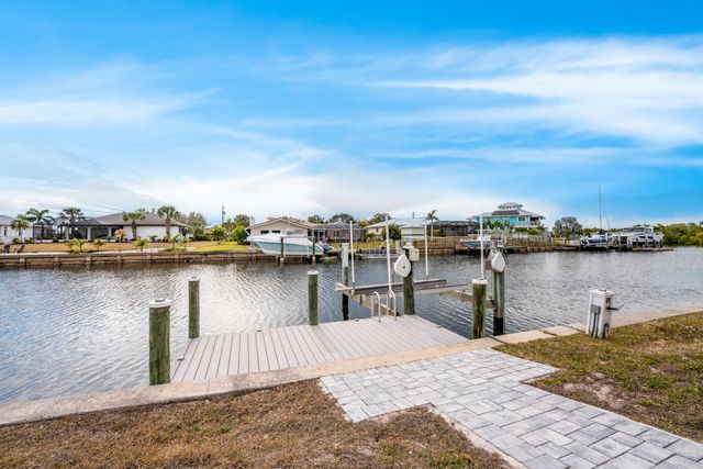 139 Seville Place SW, Port Charlotte, FL 33952