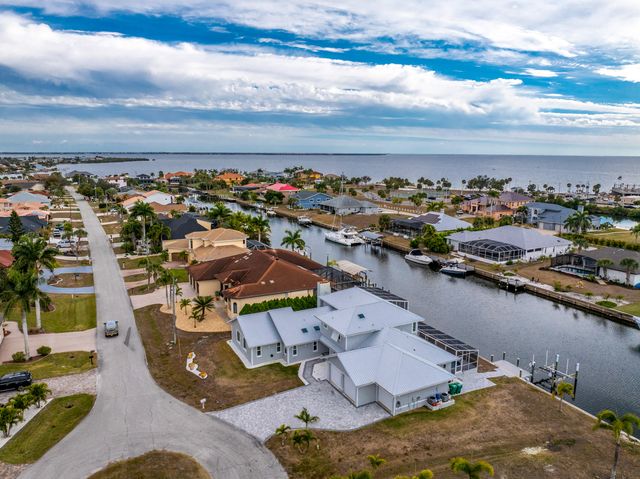 139 Seville Place SW, Port Charlotte, FL 33952