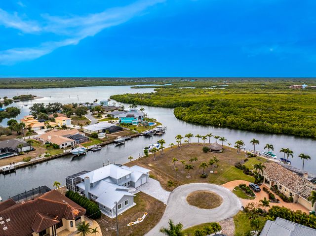 139 Seville Place SW, Port Charlotte, FL 33952