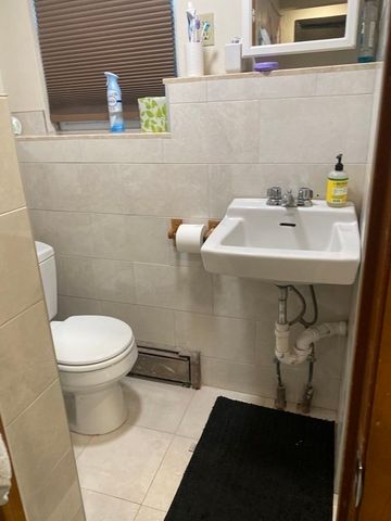 163 College Ave A, Somerville, MA 02144