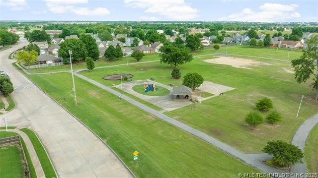 305 E Indianapolis Street, Broken Arrow, OK 74012