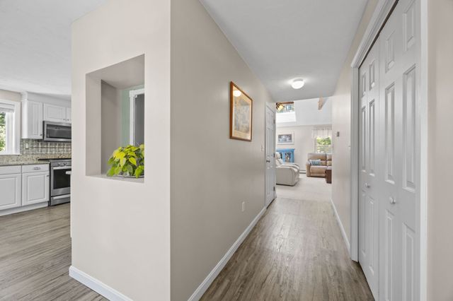 18 Pleasant Wood Dr, Sandwich, MA 02563