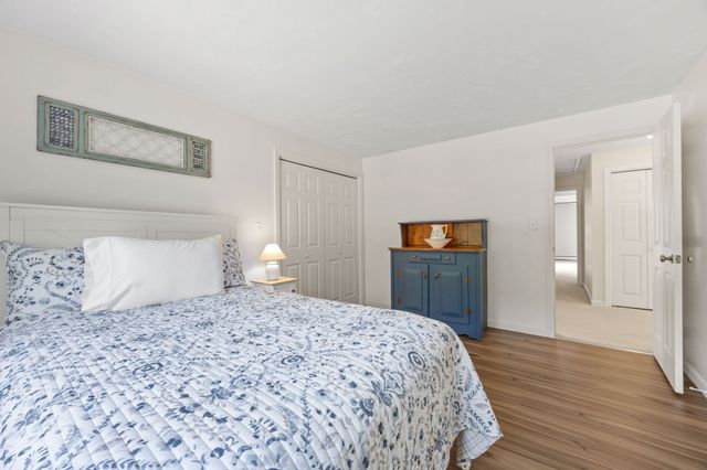 18 Pleasant Wood Dr, Sandwich, MA 02563