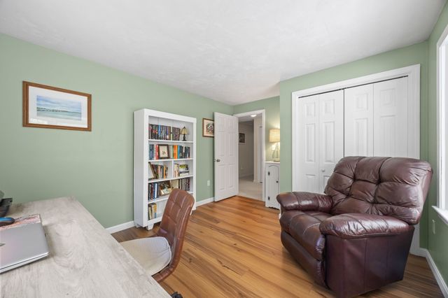 18 Pleasant Wood Dr, Sandwich, MA 02563
